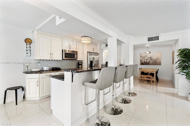 Building Photo - 3 br, 2 bath House - 3031 N Ocean Blvd Apt...