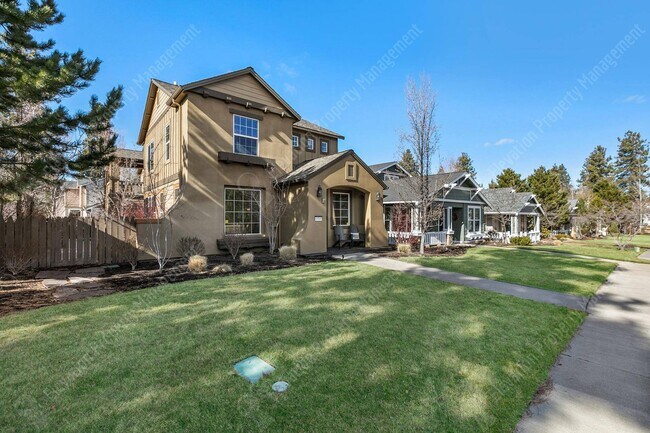 Building Photo - **UNFURNISHED** Charming and unique 2 BR in an upscale west Bend neighborhood