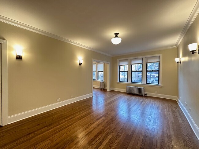 Building Photo - 1364 E 52nd St