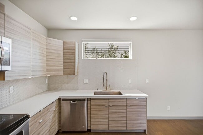 Building Photo - 4726 Delridge Wy SW
