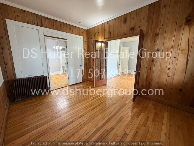 Building Photo - 533 Seymour Ave