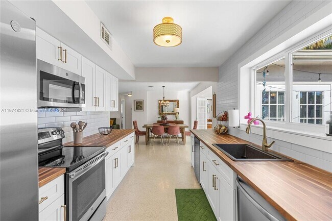 Building Photo - 1116 SE 13th Ct