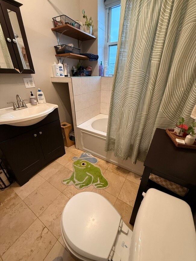 Building Photo - 1823 W Superior St