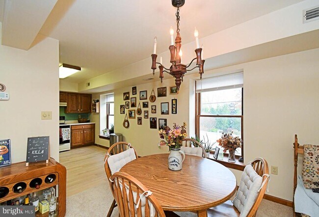 Building Photo - 601 W Market St