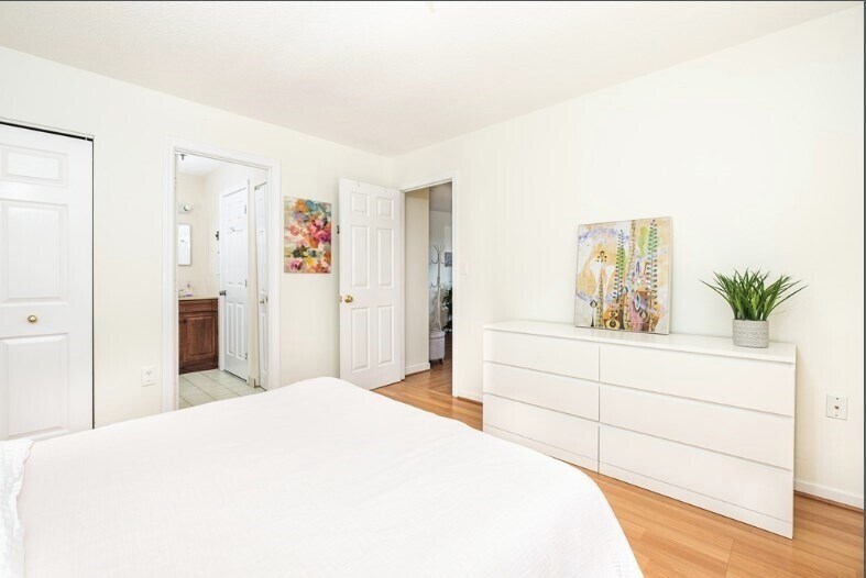 Building Photo - 147 Kelton St