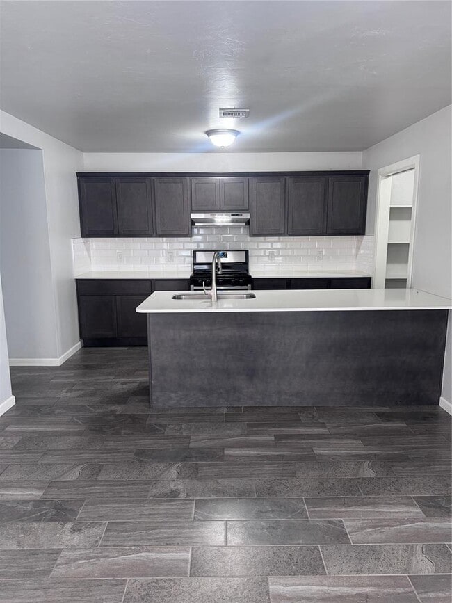 Building Photo - 2201 Buena Vida Ln