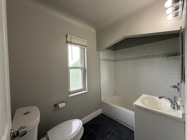 Building Photo - 4605 Devonshire Rd