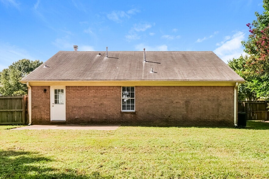 Building Photo - 6650 Black Oak Dr