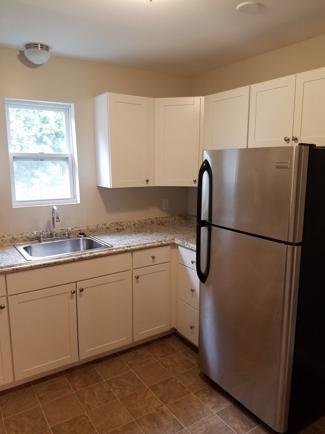 Building Photo - Farmington House