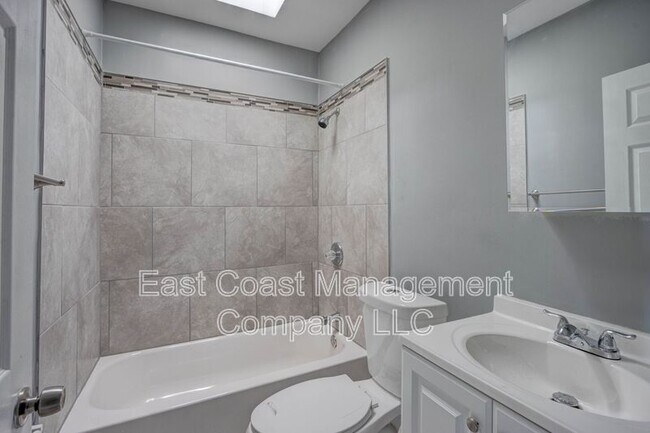Building Photo - 1314 N Kenwood Ave