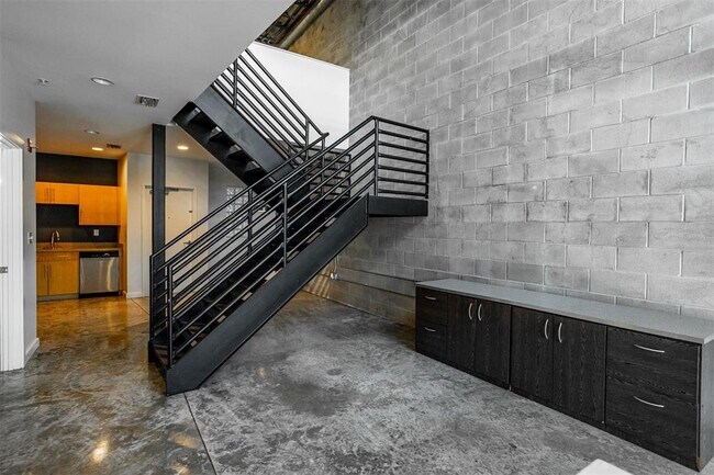 Building Photo - 5008 S MacDill Ave