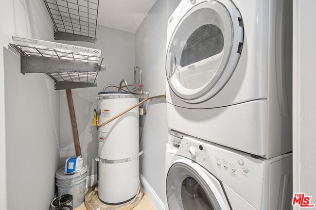 Building Photo - 1115 S Elm Dr