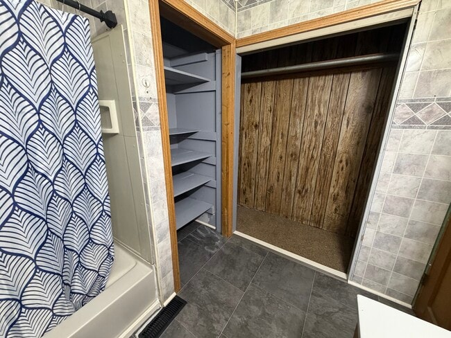 Building Photo - 13450 Hawbuck Rd