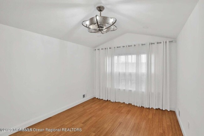 Building Photo - 578 Beachway Ave