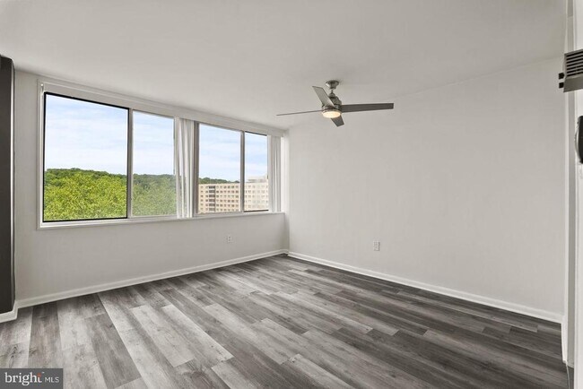 Building Photo - 6631 Wakefield Dr