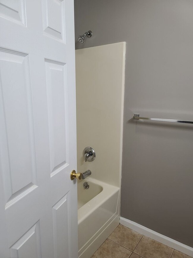 Building Photo - 3 Bedroom 2 1/2 bath Townhome for Rent in Waynesboro