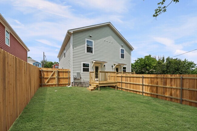 Building Photo - 709 S 28th St