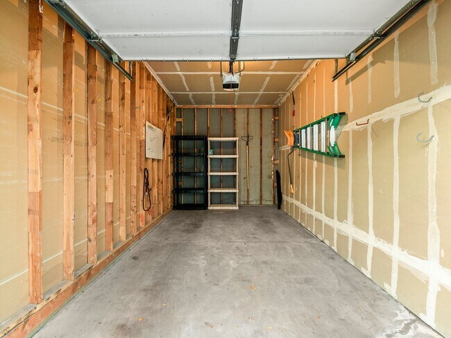 Building Photo - Charming 2 bed 2 bath Condo Near Centerra!