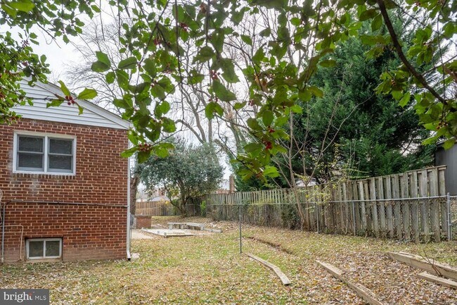 Building Photo - 3903 Fairview Dr