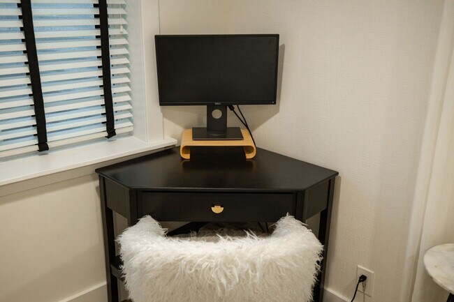 Building Photo - 3045 S 1640 E