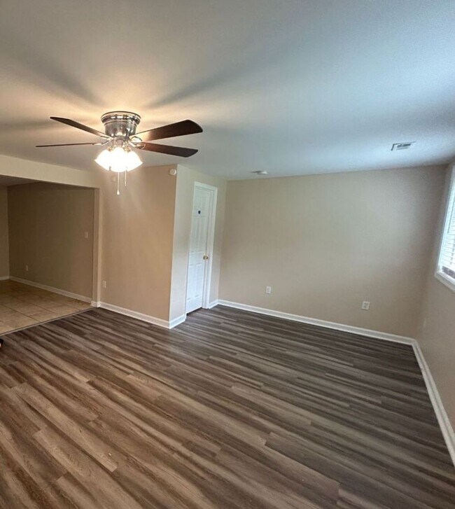 Building Photo - Welcome to this charming Ranch style home!
