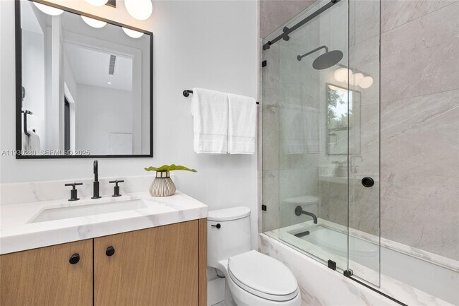 Building Photo - 4024 Bonita Ave