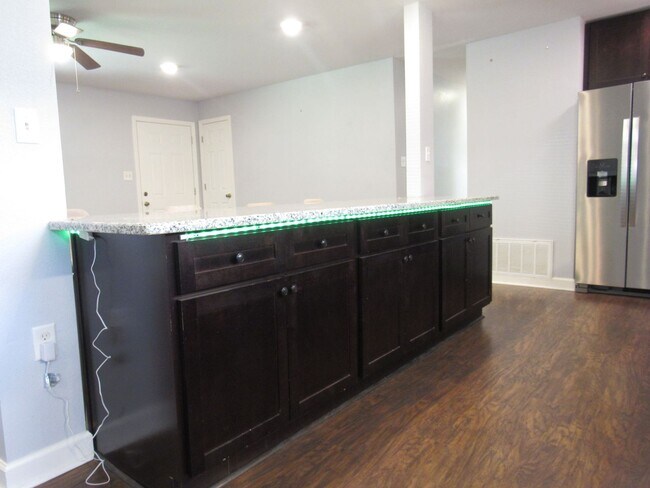 Building Photo - Contact Peggy 501 676 1758
