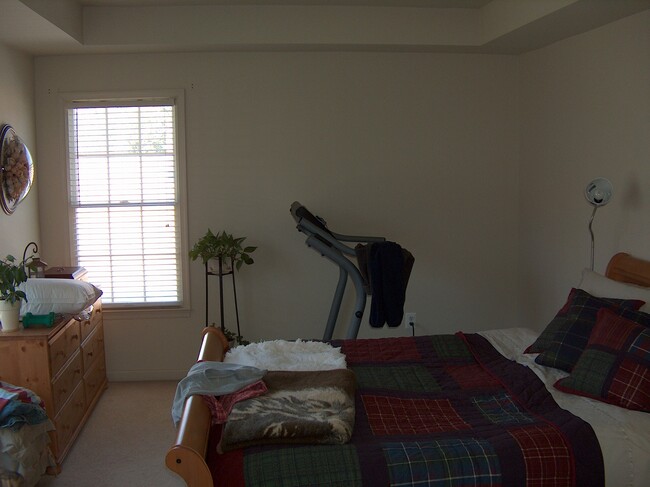 Building Photo - 486 Riverview Dr