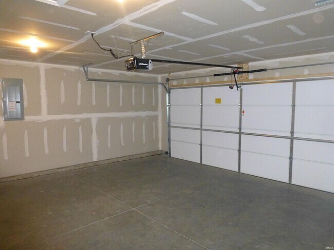 Building Photo - 3162 Fleming Dr