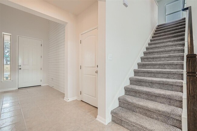 Building Photo - 1221 Trevi Fontana Dr.
