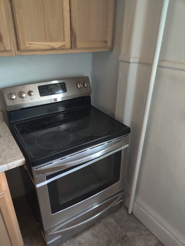 Building Photo - 90 Oak St