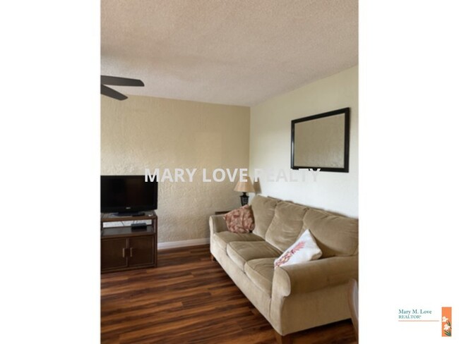 Building Photo - Beautifully remodeled 1 Bed 1 Bath Partial...