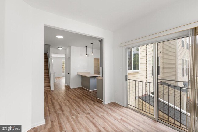 Building Photo - 2372 Woodland Pond Ln