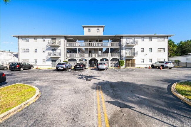 Building Photo - 16215 NE 18th Ct