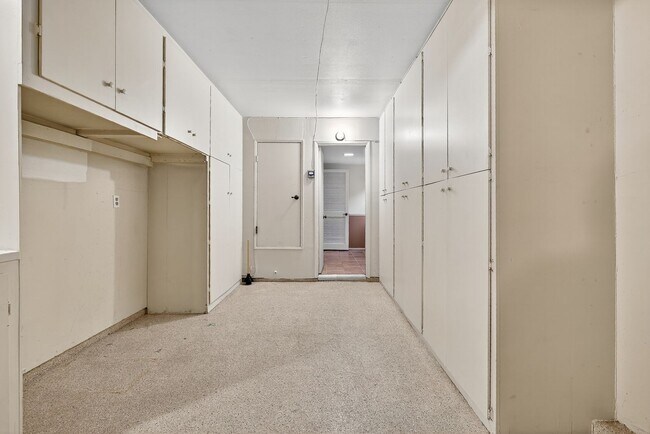 Building Photo - 5BR; 3BA Pool Home with Stunning Views in ...