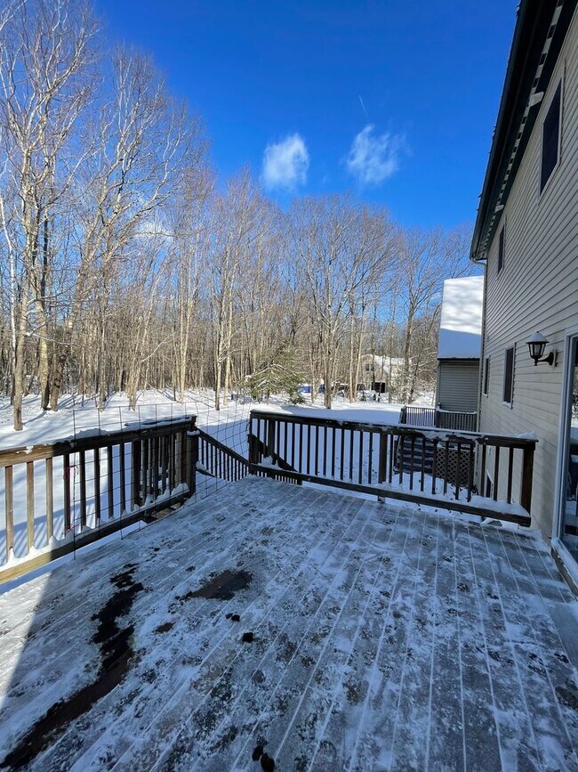 Building Photo - New listing!! A beautiful 3 bedroom 2.5 ba...