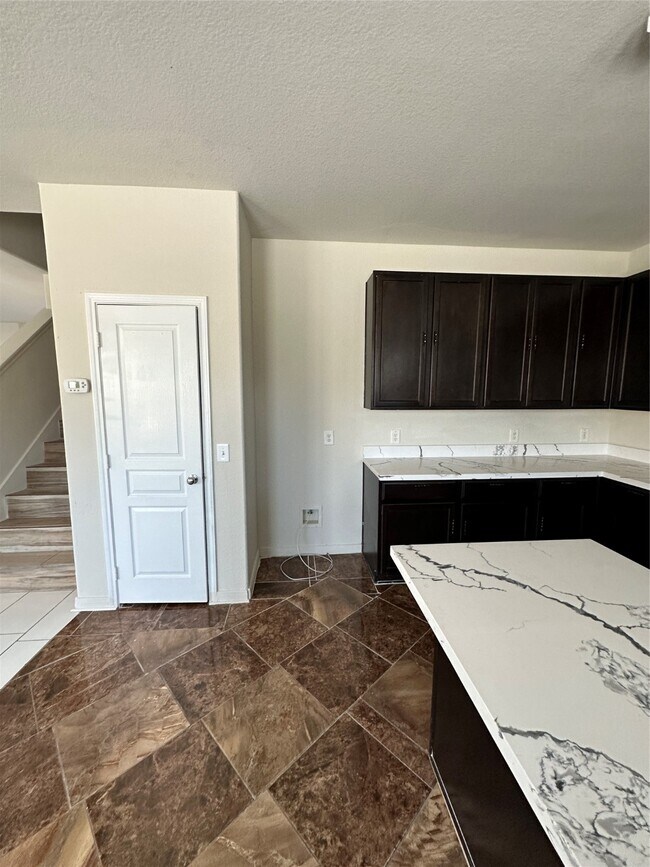 Building Photo - 10011 Sanders Rose Lane