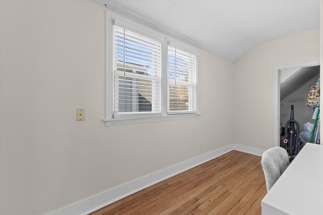 Building Photo - 311 E Rosedale Ave