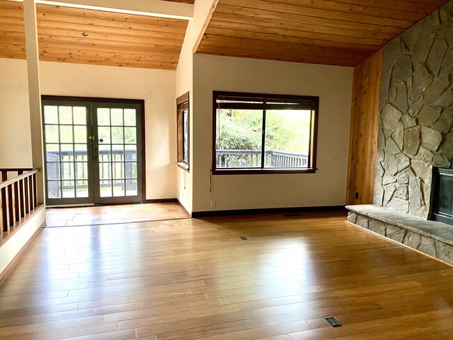Living Area - 178 Muerdago Rd