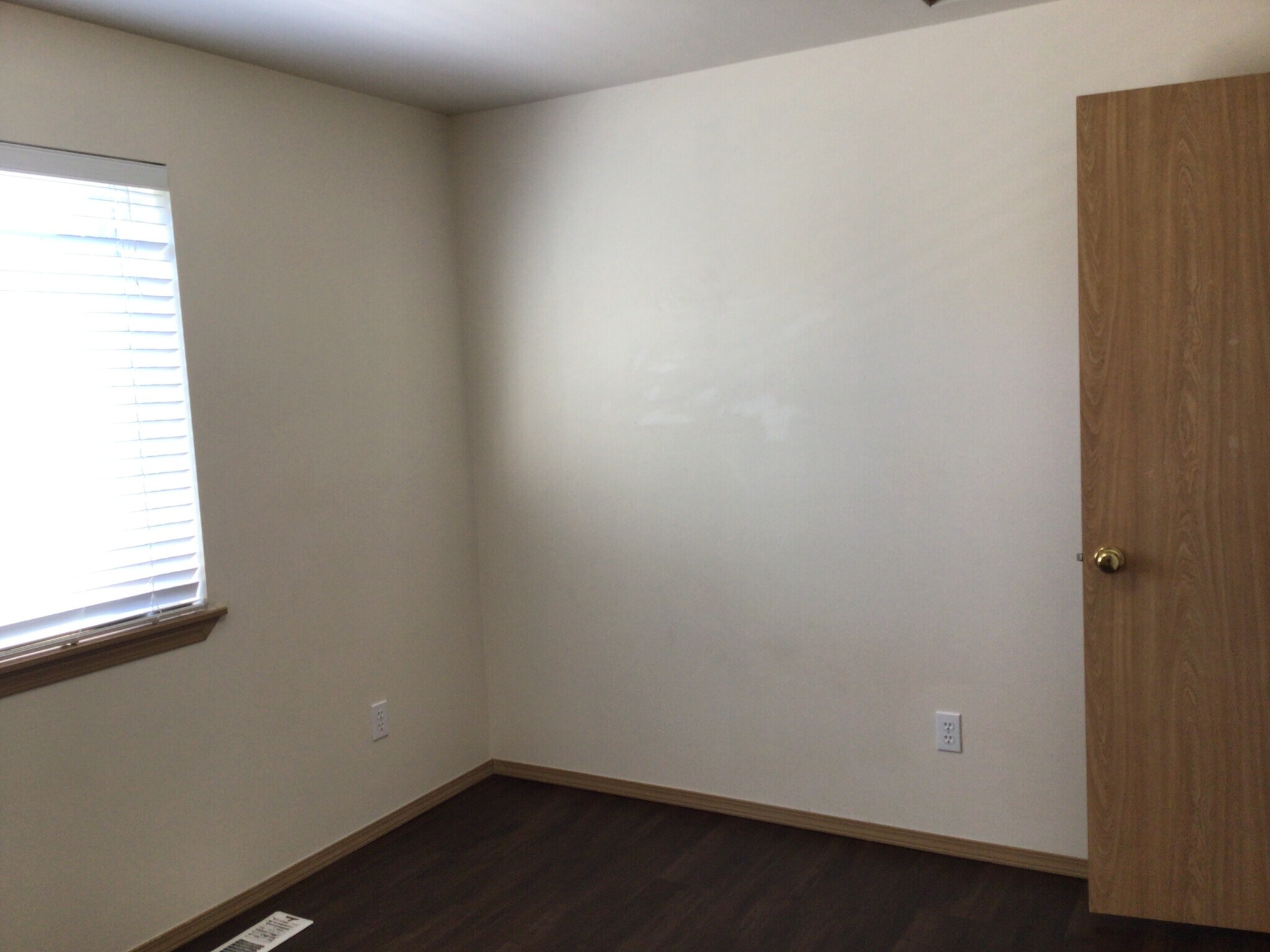 Building Photo - 19403 Valley View Dr