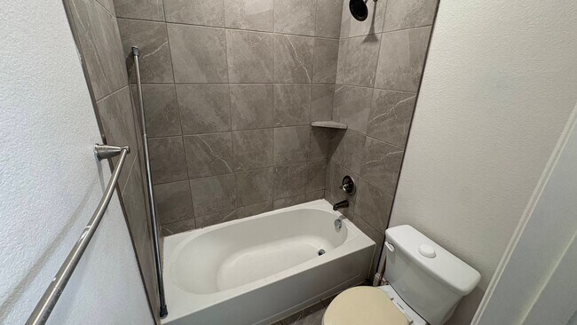 Building Photo - 610 Alderwood Ct