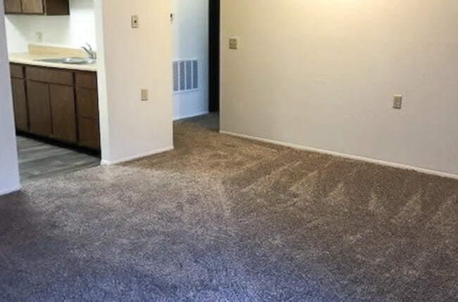 Building Photo - 100 W Mill Pond