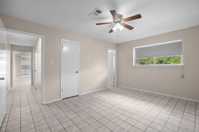 Building Photo - 15718 Sea Lark Rd