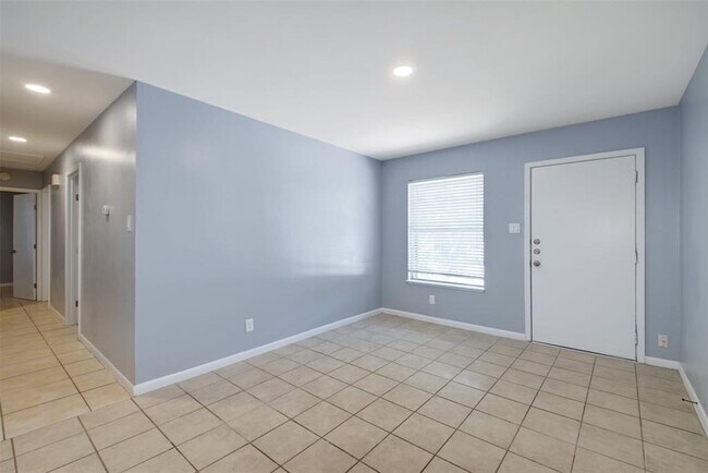Building Photo - 8705 Parkfield Dr