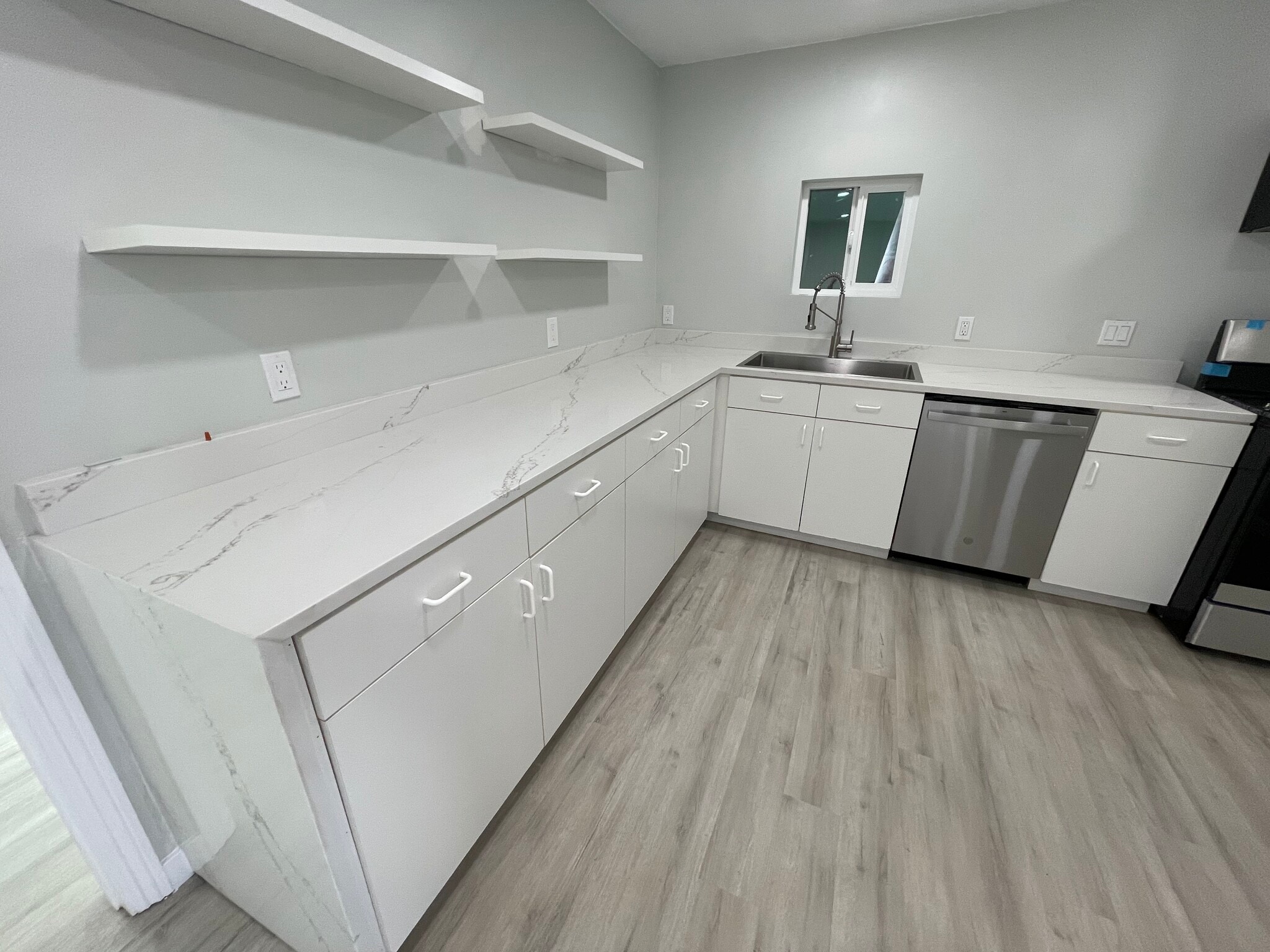 Building Photo - 2005 10th St