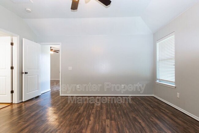 Building Photo - 8037 Waters Edge Way