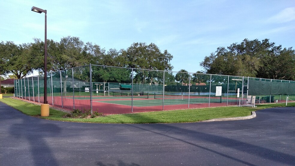 clubhouse tennis courts - 582 Windsor Sq