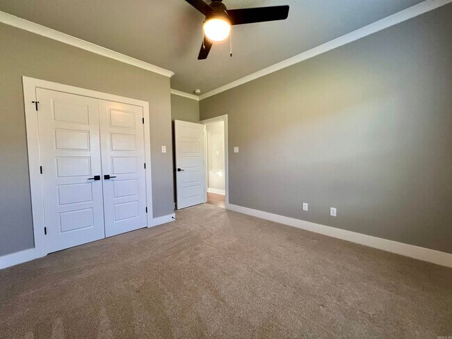 Building Photo - 9741 Meadow Creek Dr