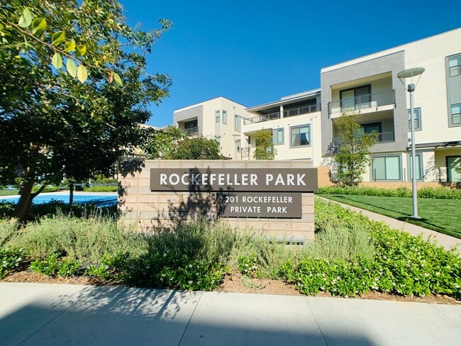 Building Photo - 195 Bowery