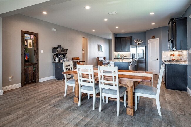 Building Photo - 1202 Alderwood Dr